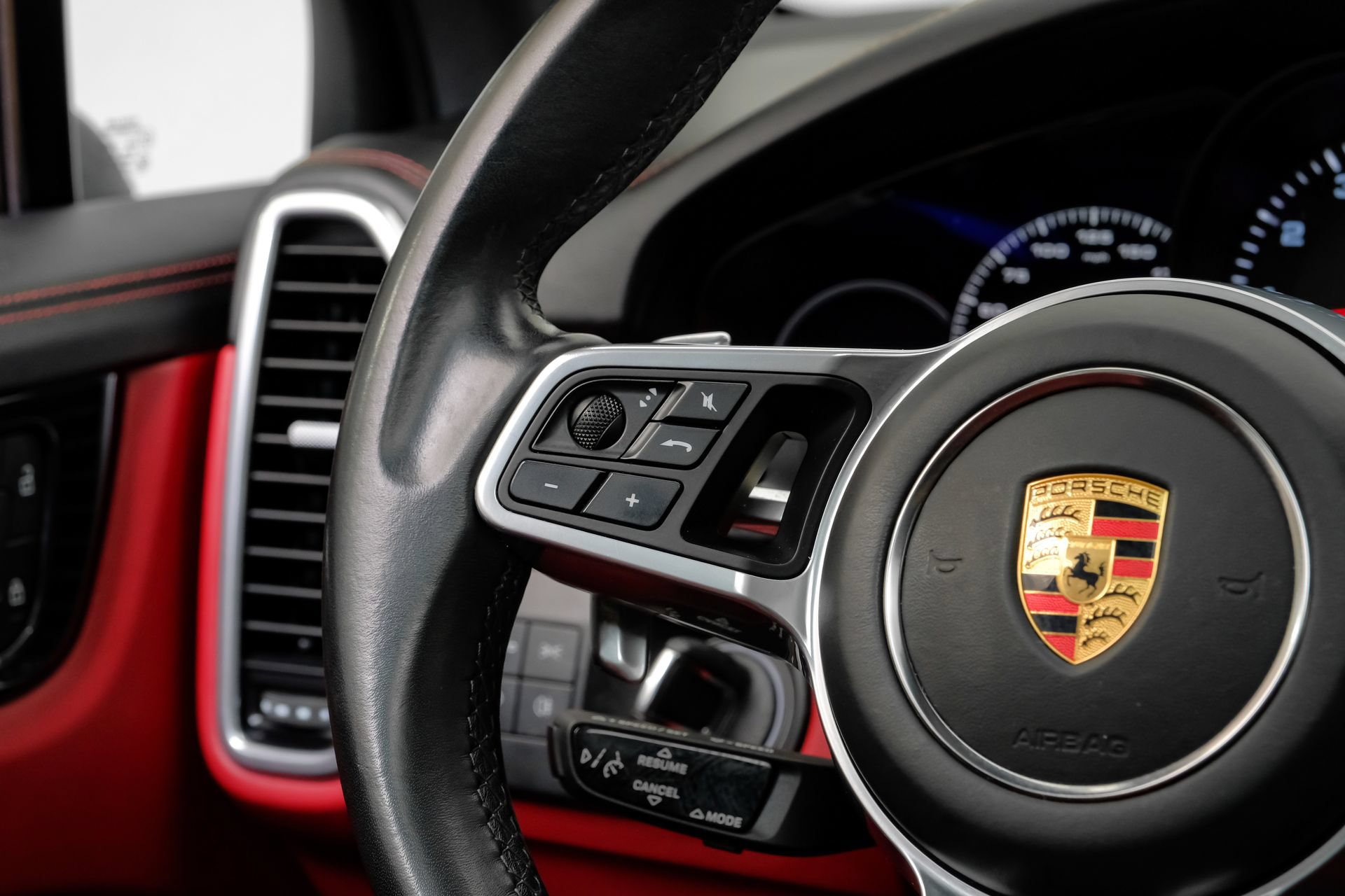 Used 2023 Porsche Cayenne Platinum Edition AWD/4WD image 21
