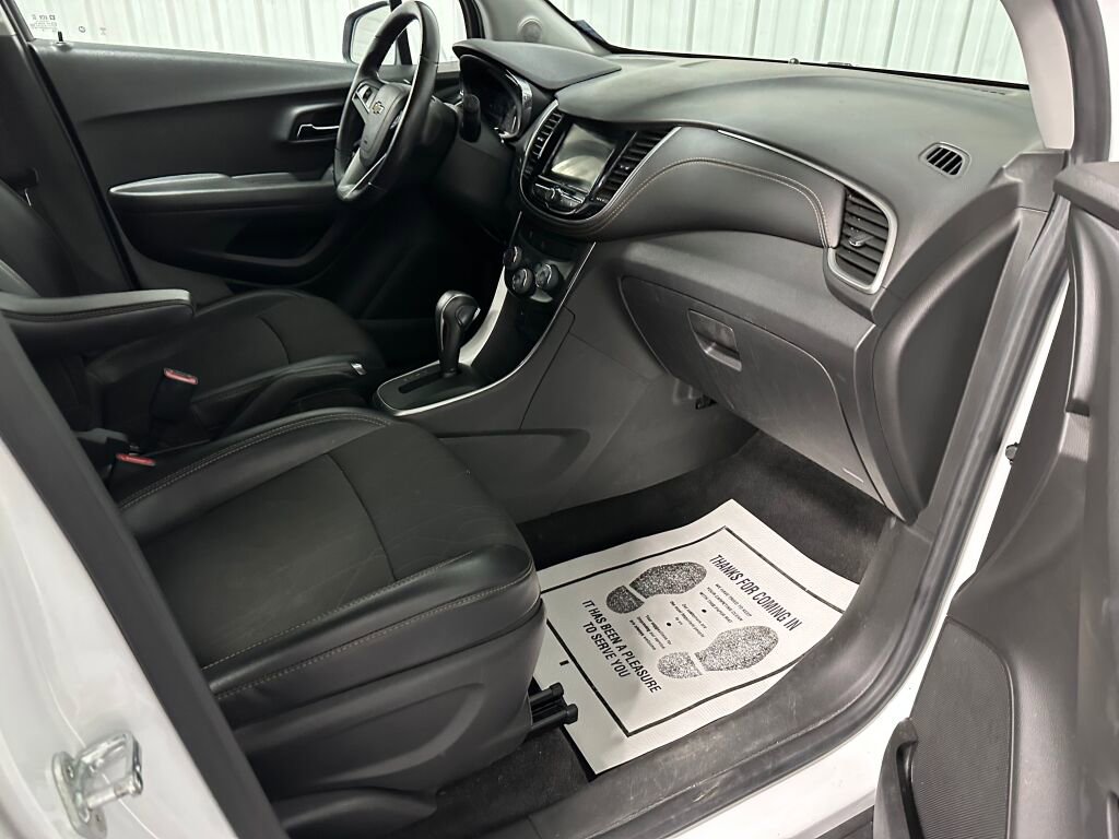 Used 2019 Chevrolet Trax LT w/ LT Convenience Package FWD image 7