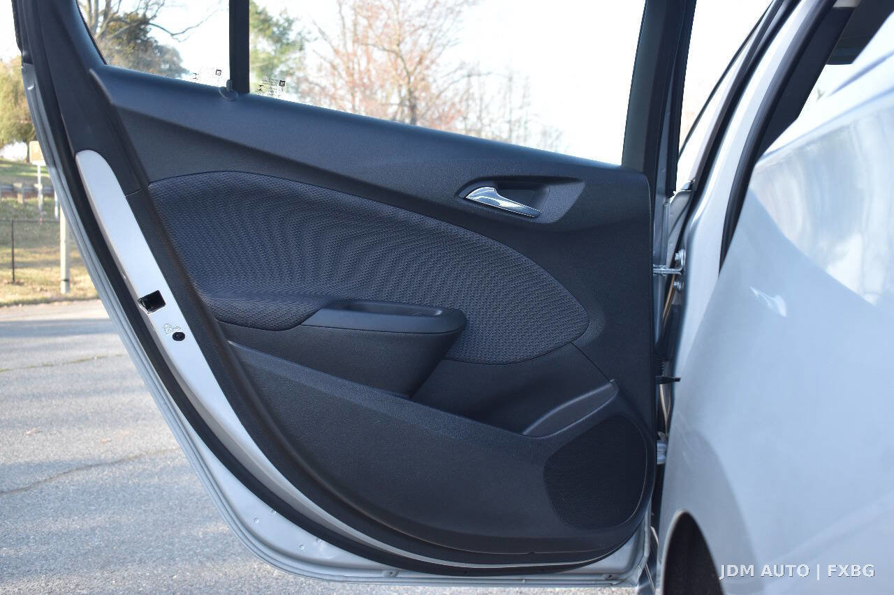 Used 2017 Chevrolet Cruze LT w/ Convenience Package image 10