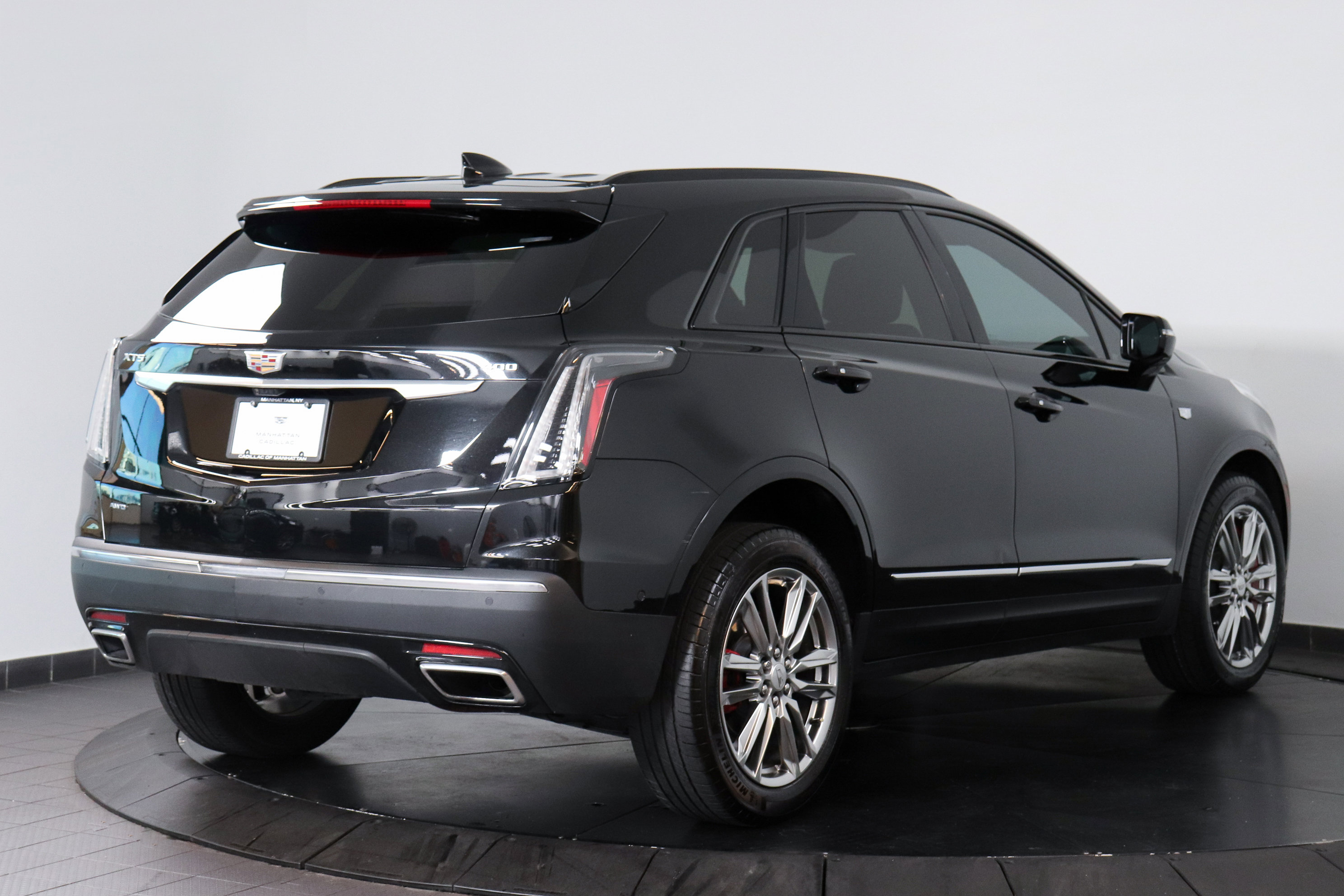 Used 2023 Cadillac XT5 Sportv w/ Technology Package image 5