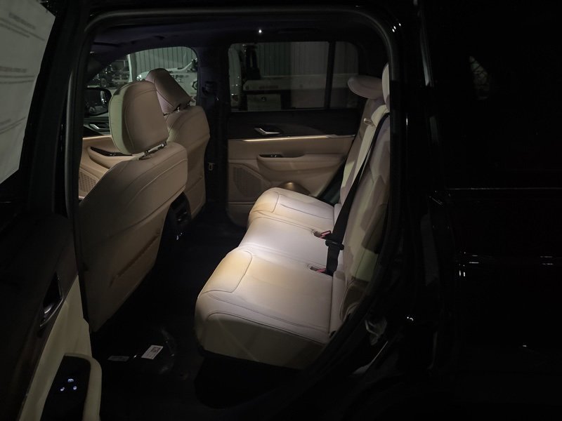 New 2025 Jeep Grand Cherokee Limited w/ Luxury Tech Group II image 12