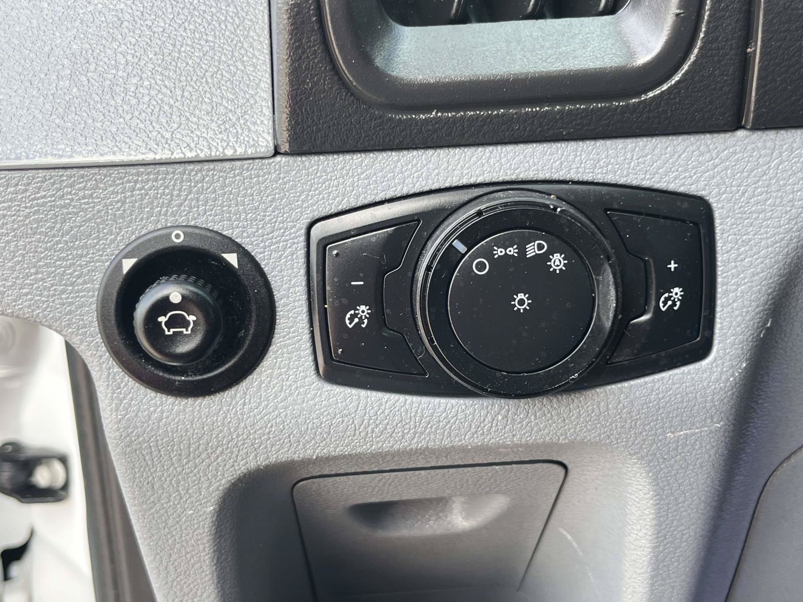 Used 2015 Ford Transit 150 XLT RWD image 12