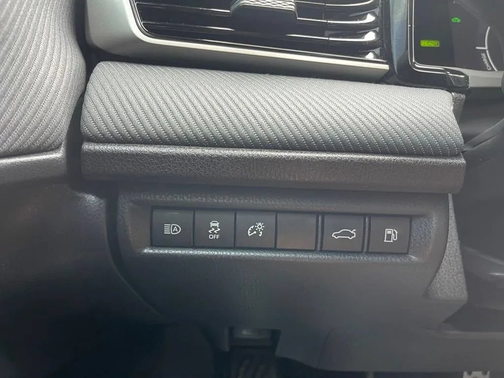 Used 2025 Toyota Camry SE FWD image 32