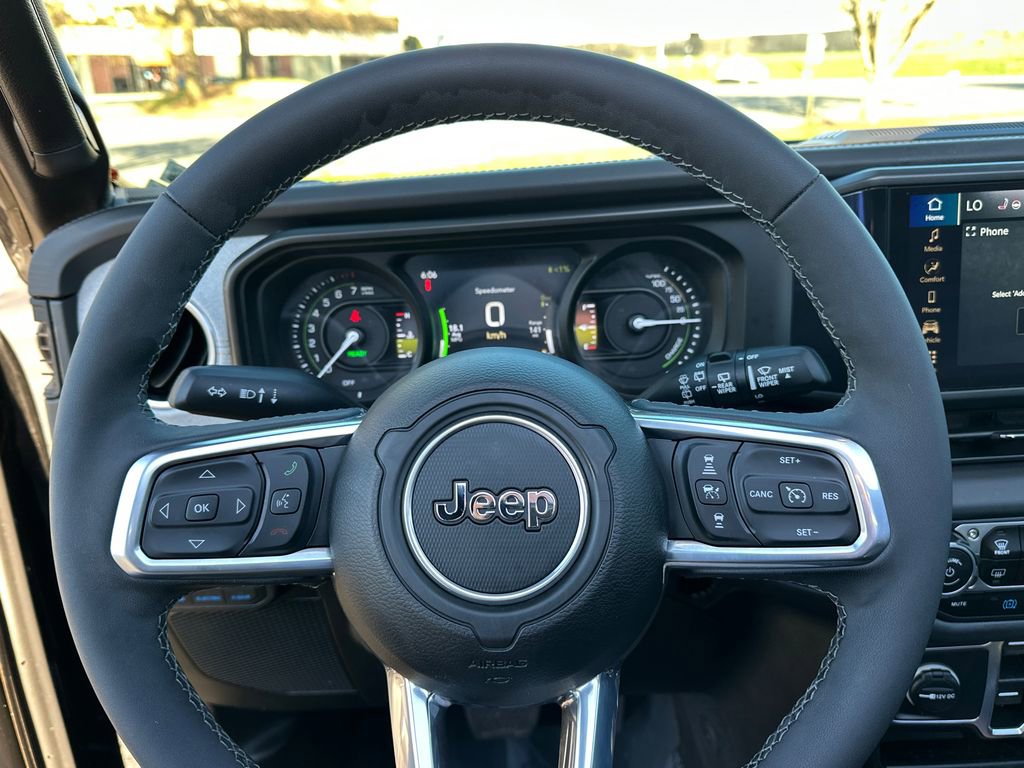 Used 2025 Jeep Wrangler Unlimited Sahara w/ Safety Group image 21