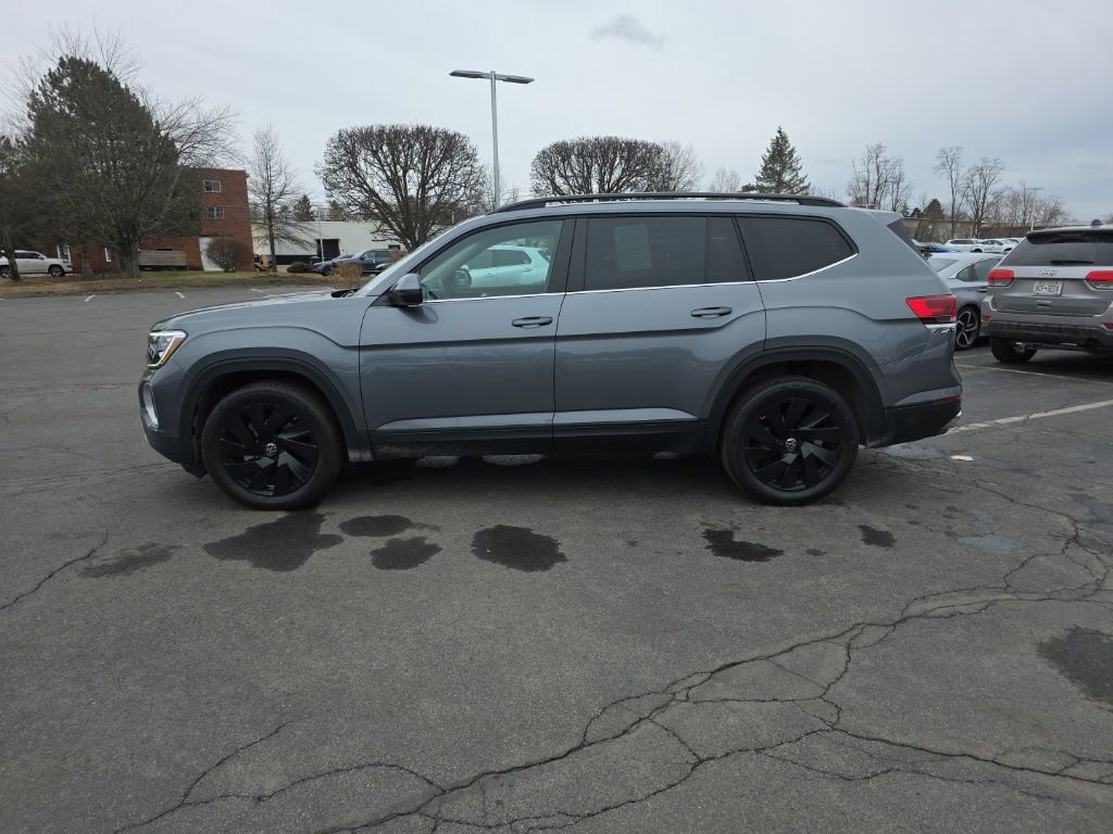 Used 2024 Volkswagen Atlas SE image 4