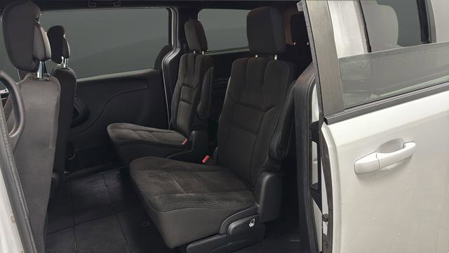 Used 2018 Dodge Grand Caravan SE image 22