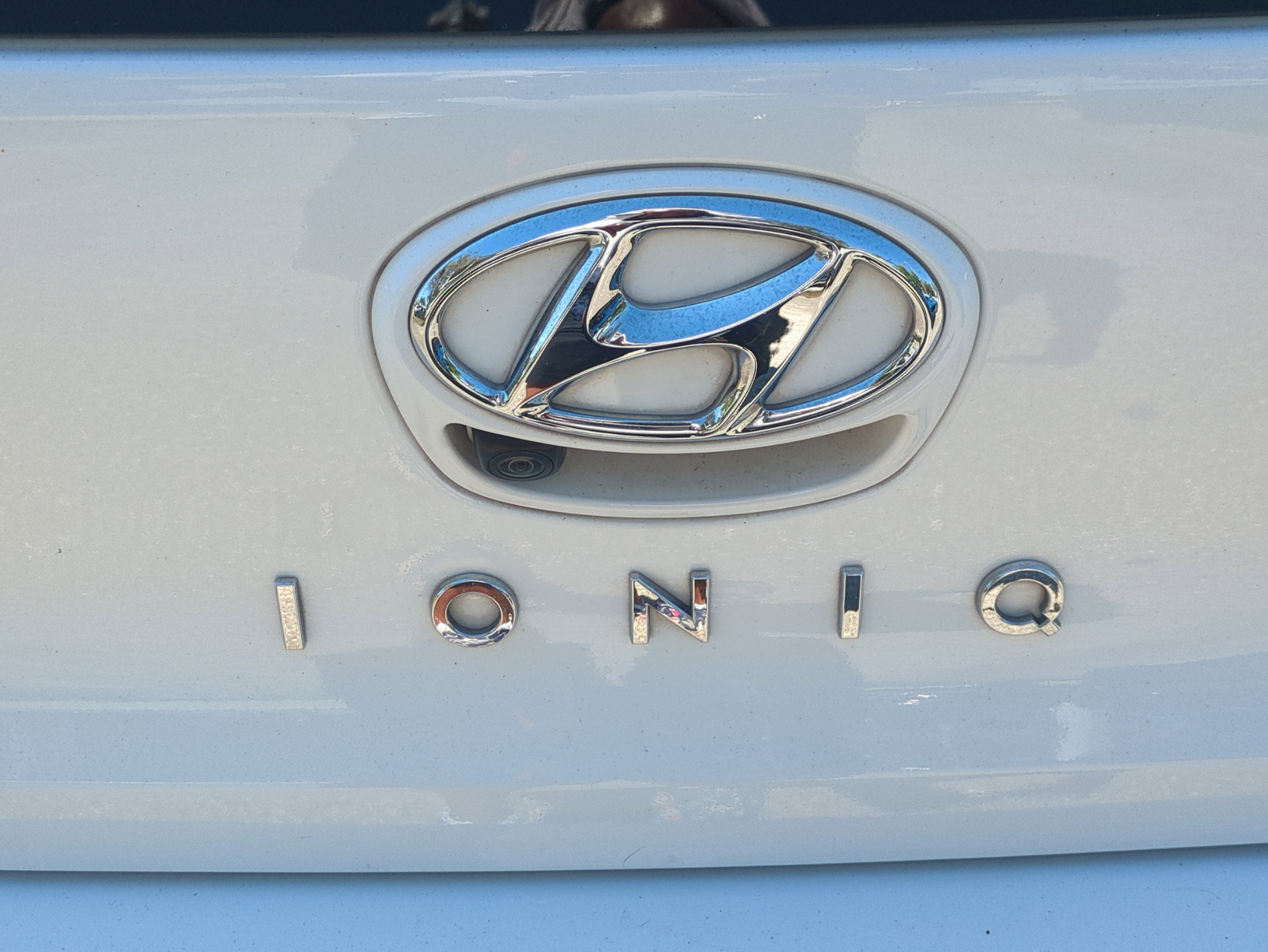 Used 2020 Hyundai Ioniq Limited image 13