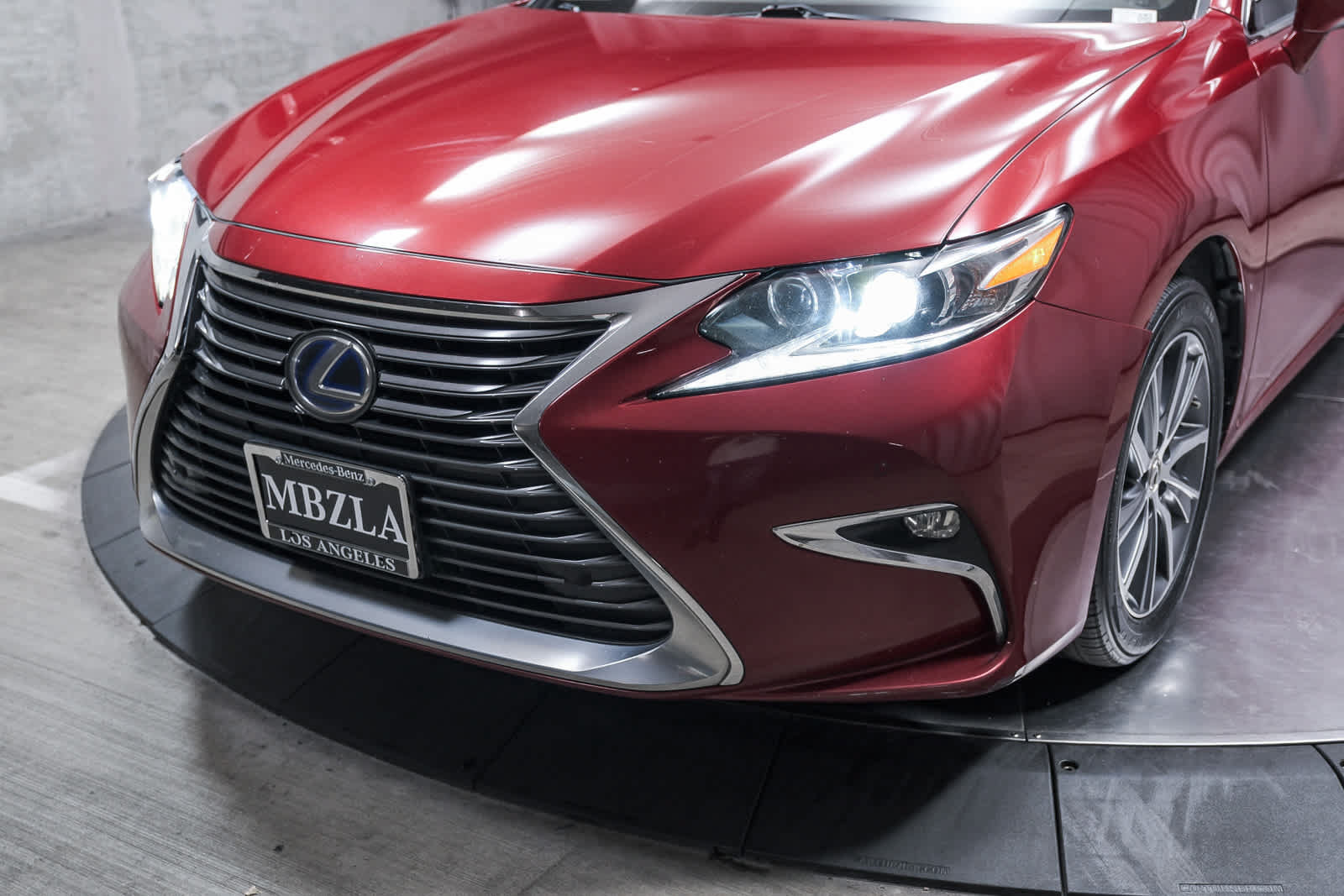 Used 2018 Lexus ES 300h w/ Navigation Package FWD image 11