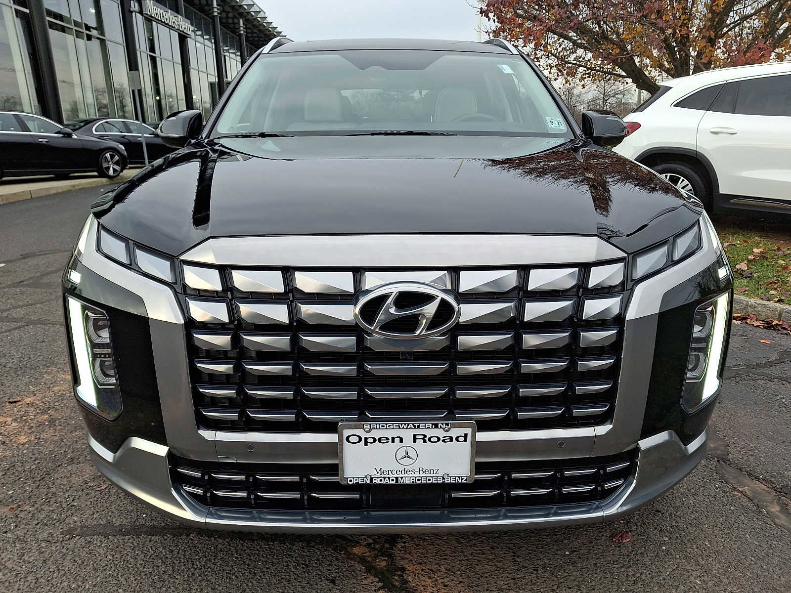 Used 2023 Hyundai Palisade Calligraphy image 2