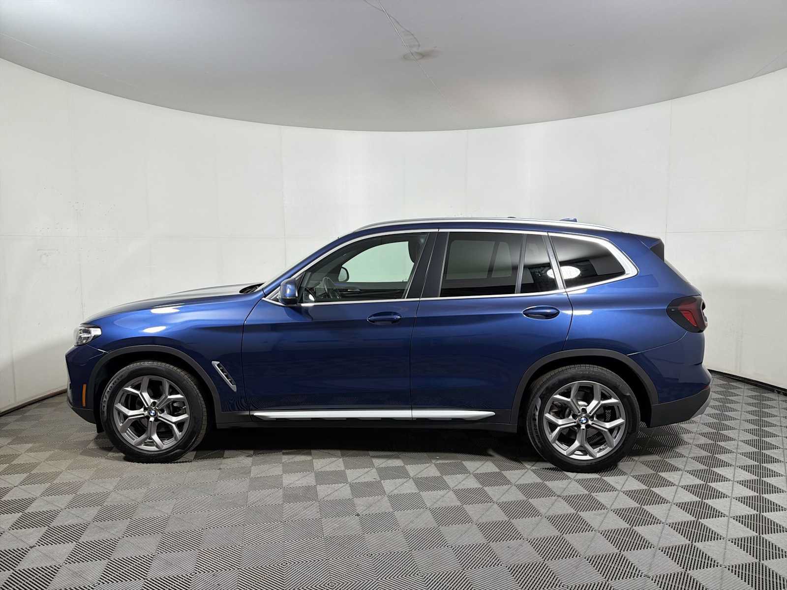 Used 2023 BMW X3 xDrive30i w/ Convenience Package AWD/4WD image 4