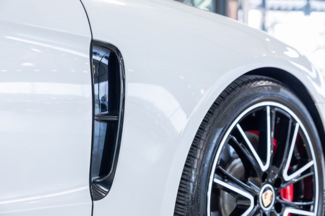 Used 2022 Porsche Panamera GTS w/ Premium Package image 22