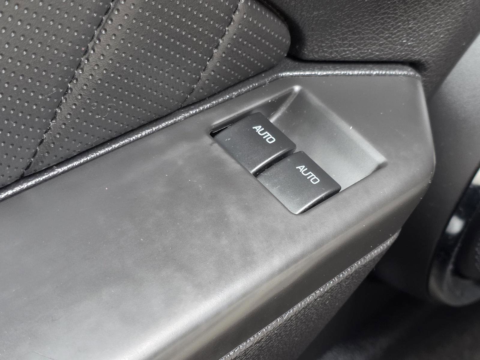 Used 2013 Ford Mustang Premium RWD image 9