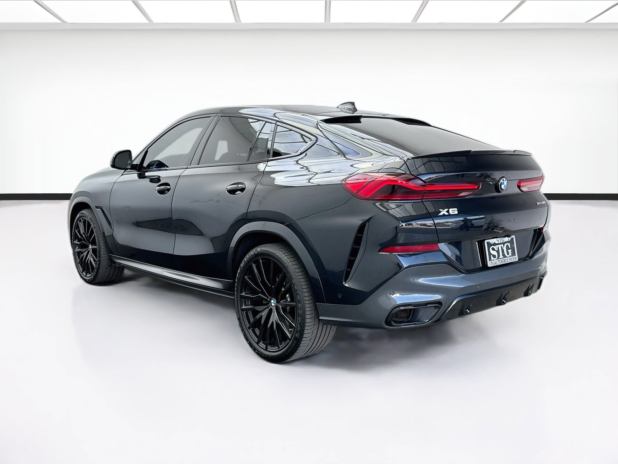 Used 2022 BMW X6 xDrive40i w/ M Sport Package AWD/4WD image 6