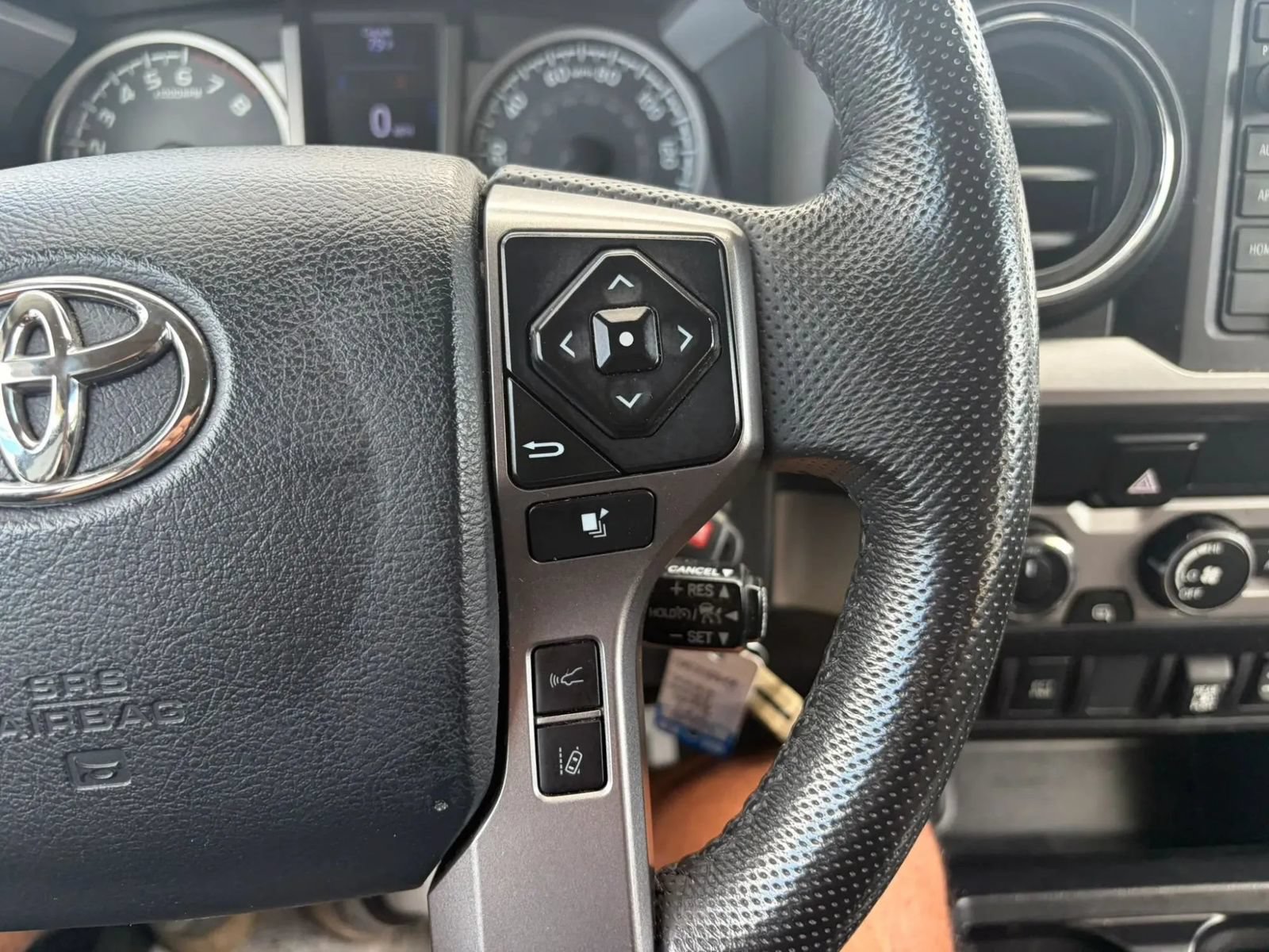 Used 2019 Toyota Tacoma SR5 AWD/4WD image 17