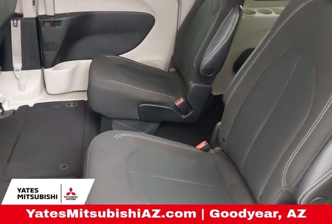 Used 2022 Chrysler Voyager LX image 10