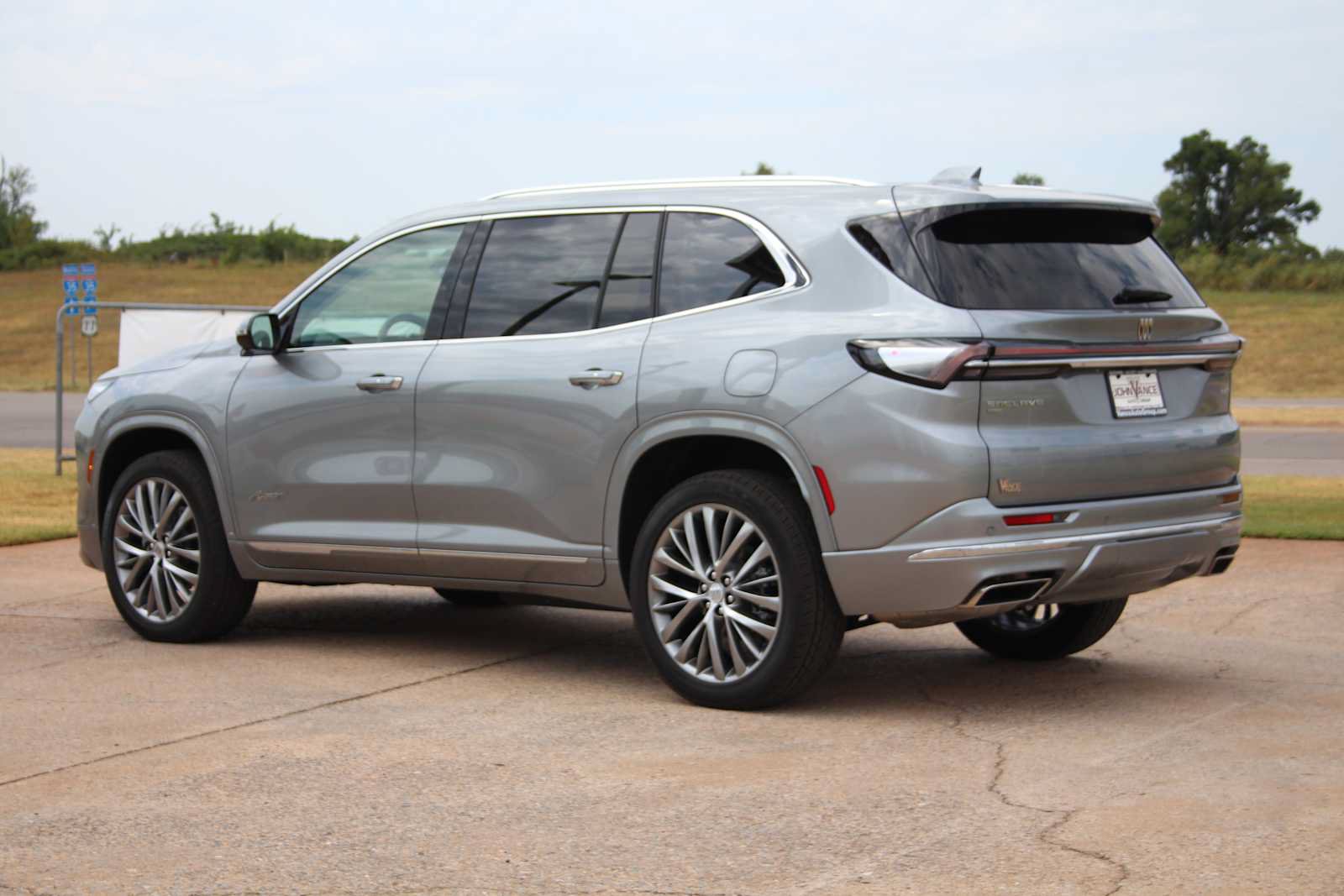 Used 2025 Buick Enclave Avenir AWD/4WD image 9