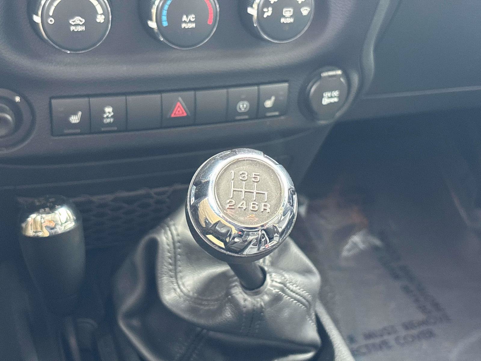Used 2017 Jeep Wrangler Unlimited Sahara AWD/4WD image 15