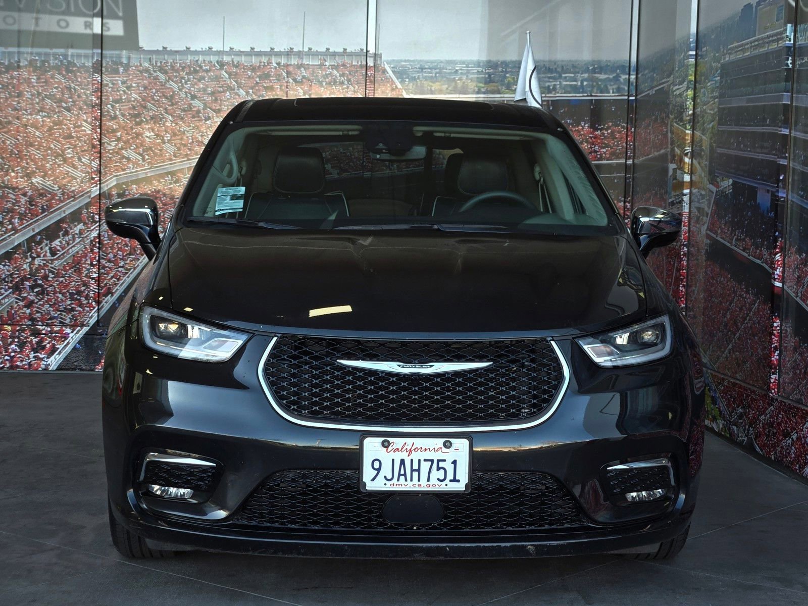 Used 2023 Chrysler Pacifica Limited image 3