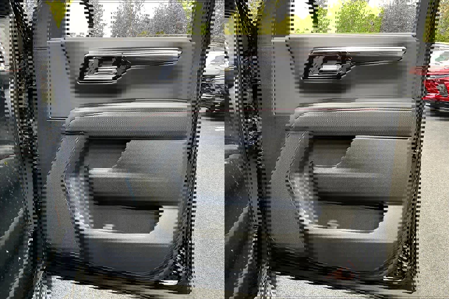 Certified 2025 Chevrolet Suburban RST image 23