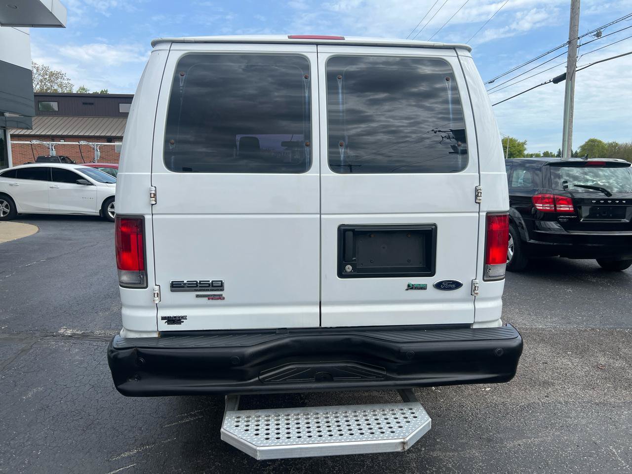 Used 2014 Ford E-350 and Econoline 350 Extended Super Duty RWD image 4