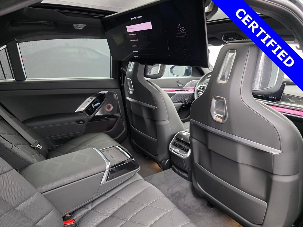 Used 2025 BMW i7 M70 w/ Executive Package image 30
