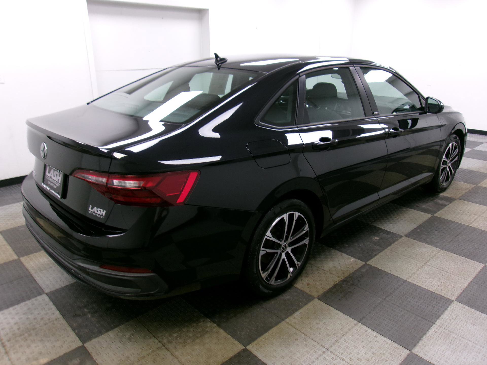 Used 2024 Volkswagen Jetta Sport image 12