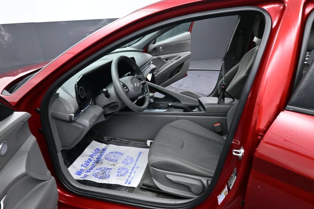Used 2024 Hyundai Elantra SEL FWD image 28
