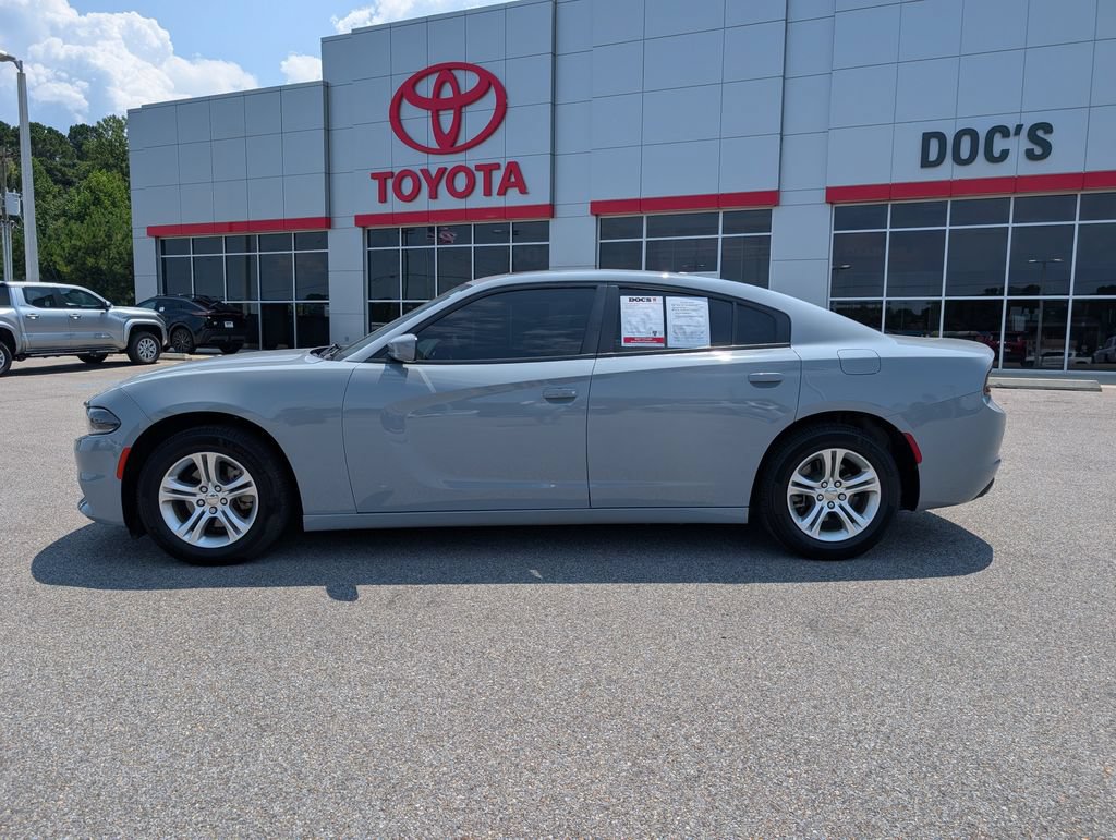 Used 2022 Dodge Charger SXT w/ Driver Convenience Group RWD image 2