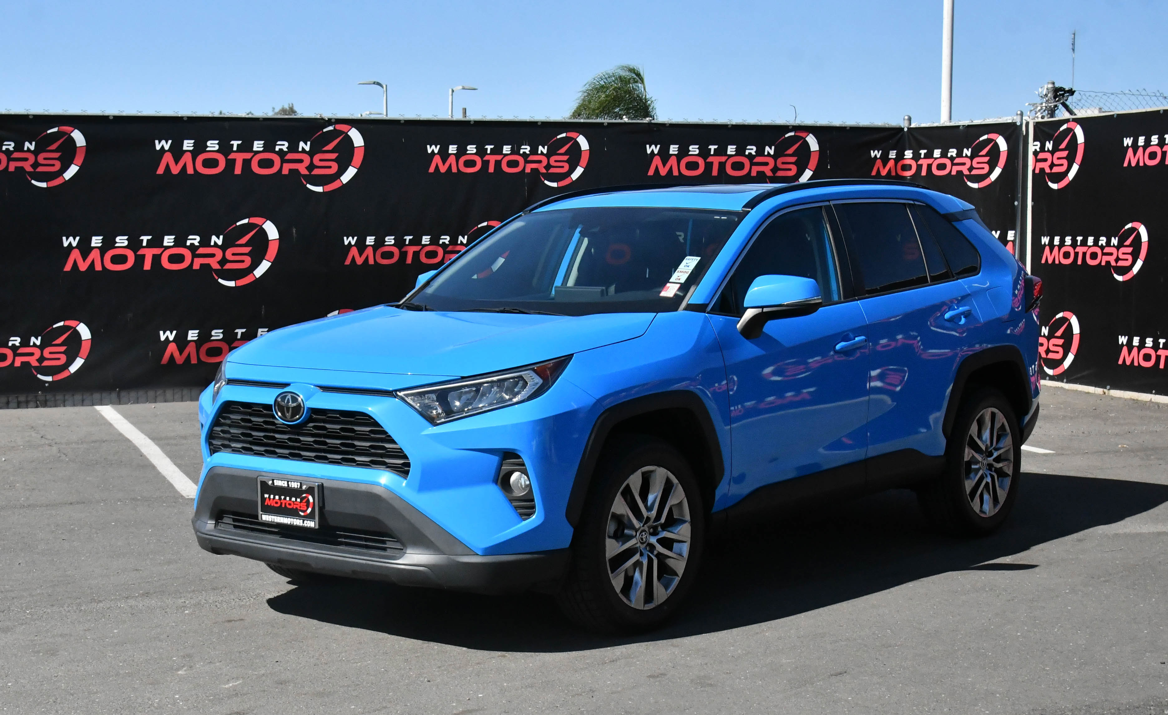 Used 2020 Toyota RAV4 XLE Premium FWD image 3