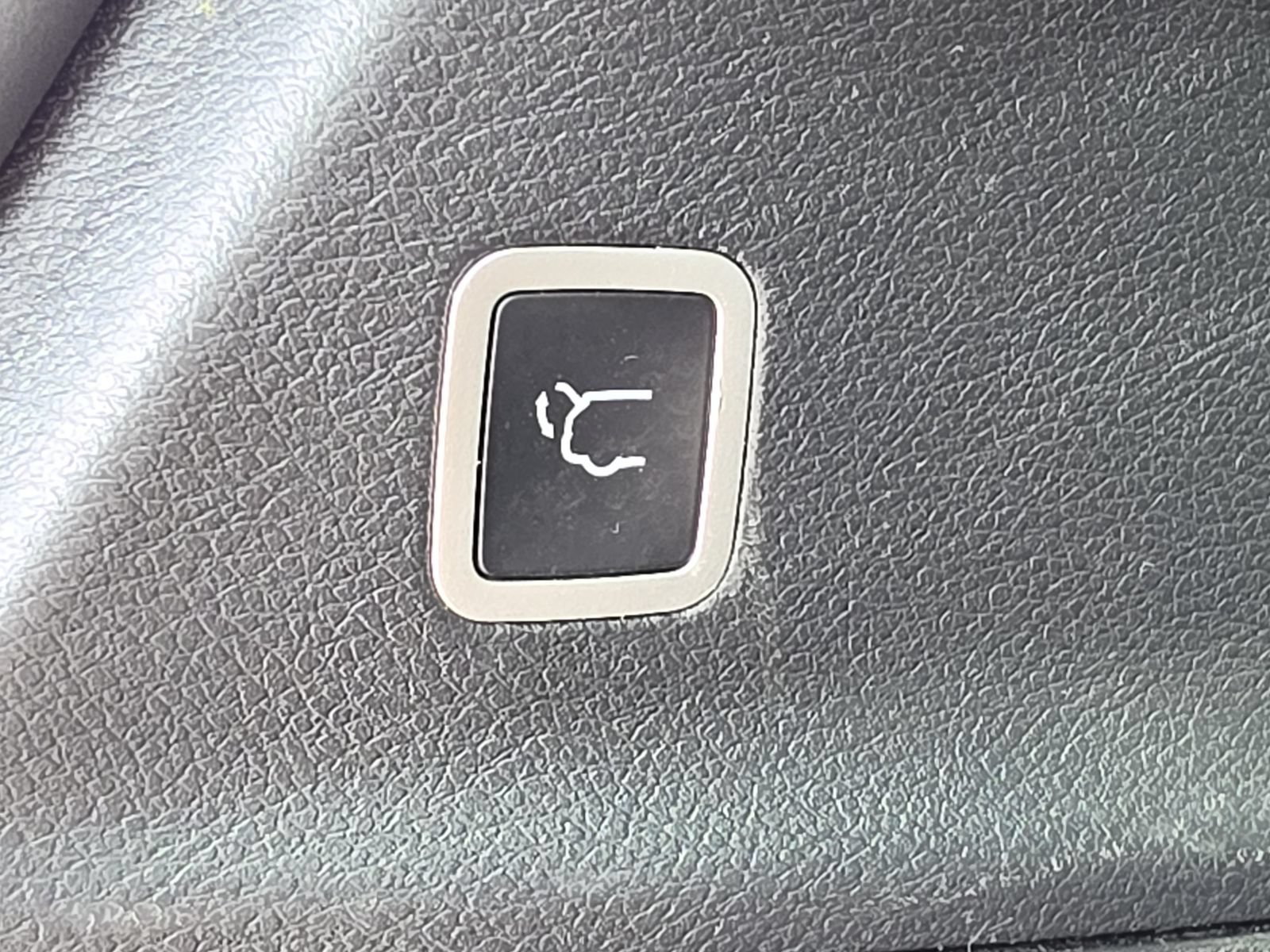 Used 2024 Chrysler Pacifica Premium FWD image 17