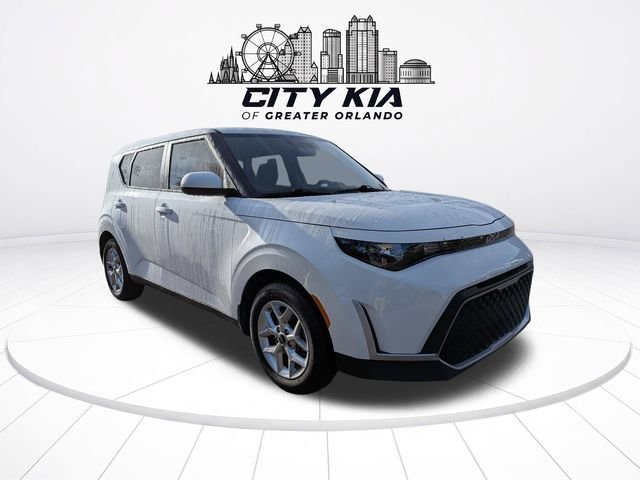 Certified 2025 Kia Soul LX w/ LX Technology Package FWD image 7