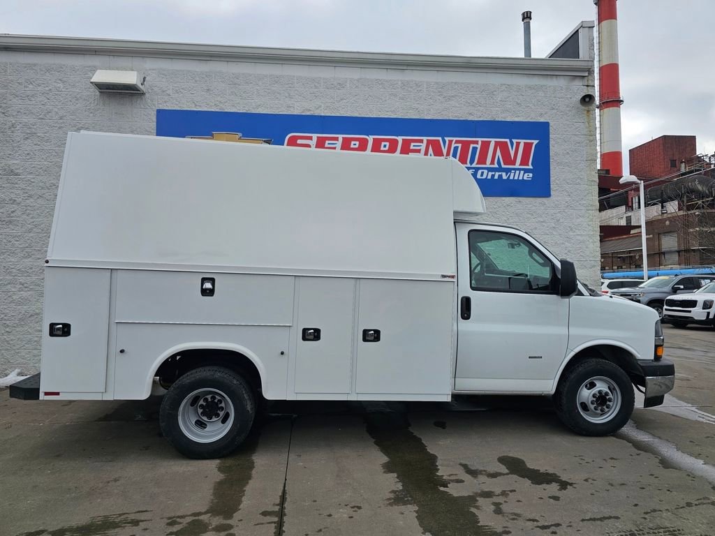 New 2025 Chevrolet Express 3500 w/ Power Convenience Package RWD image 5