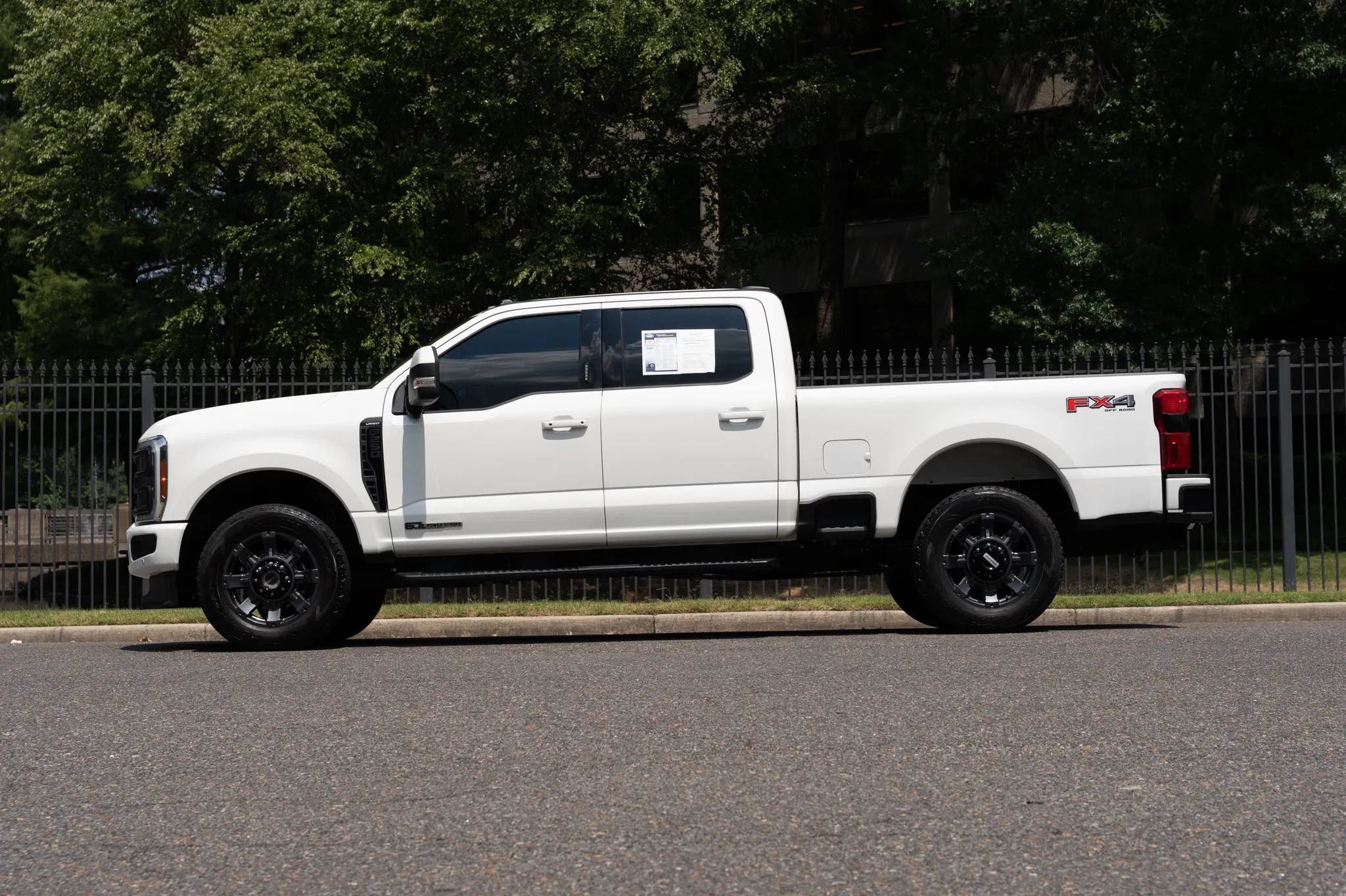 Used 2023 Ford F250 Lariat w/ Lariat Ultimate Package AWD/4WD image 9