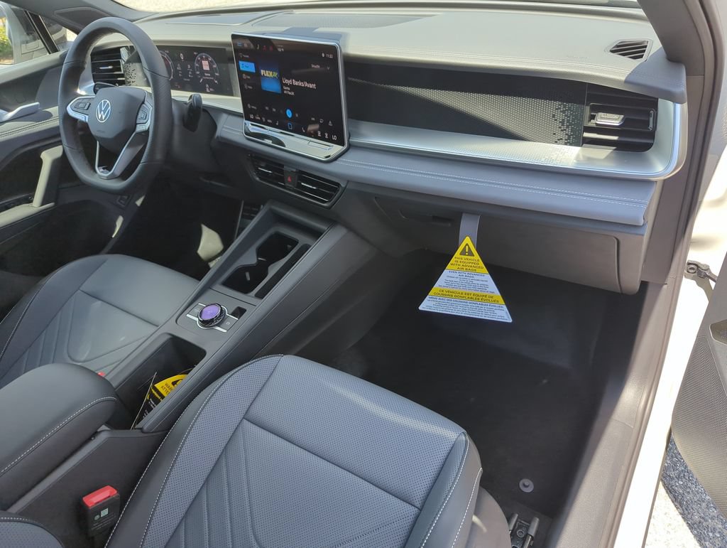 New 2026 Volkswagen Tiguan SE R-Line FWD image 23
