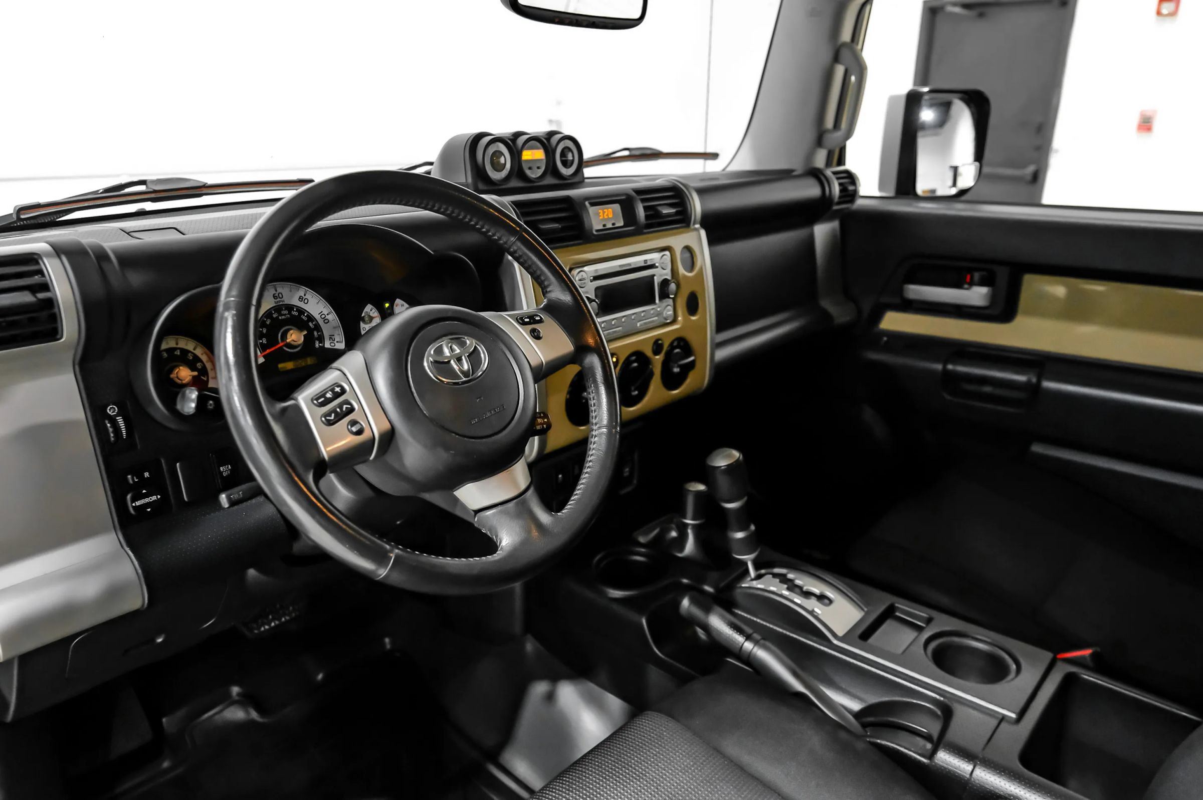 Used 2014 Toyota FJ Cruiser 4WD w/ Upgrade Package image 19