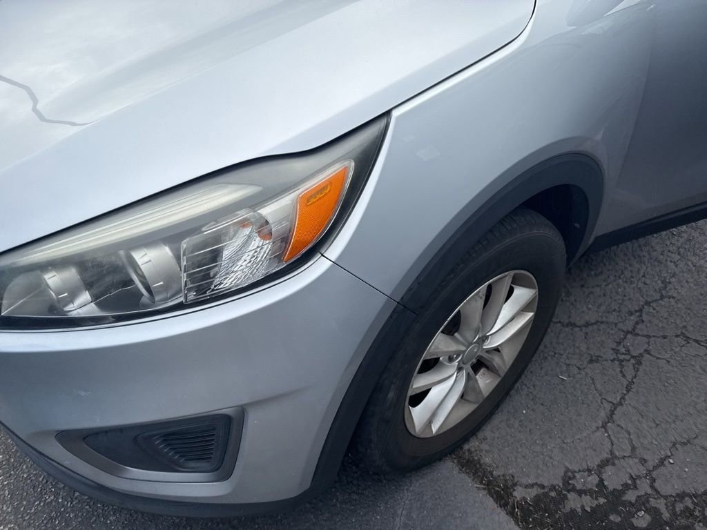Used 2016 Kia Sorento LX w/ LX Convenience Package image 2