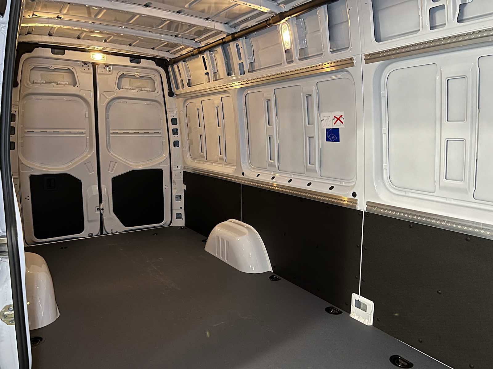 Used 2024 Mercedes-Benz Sprinter 2500 image 13