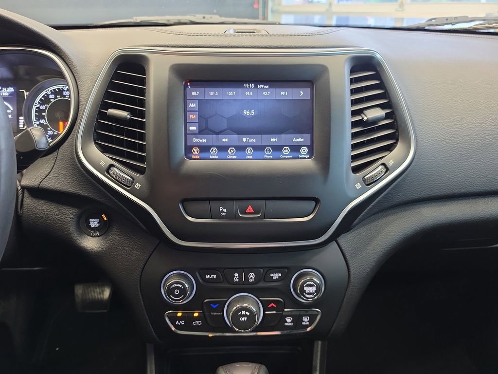 Used 2020 Jeep Cherokee Latitude Plus FWD image 24