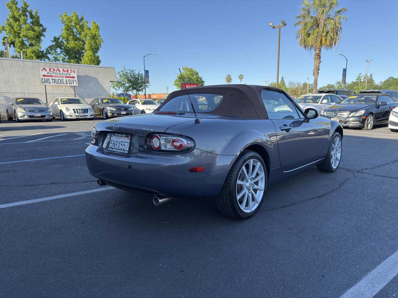 Used 2006 MAZDA MX-5 Miata Grand Touring w/ Premium Pkg RWD image 3