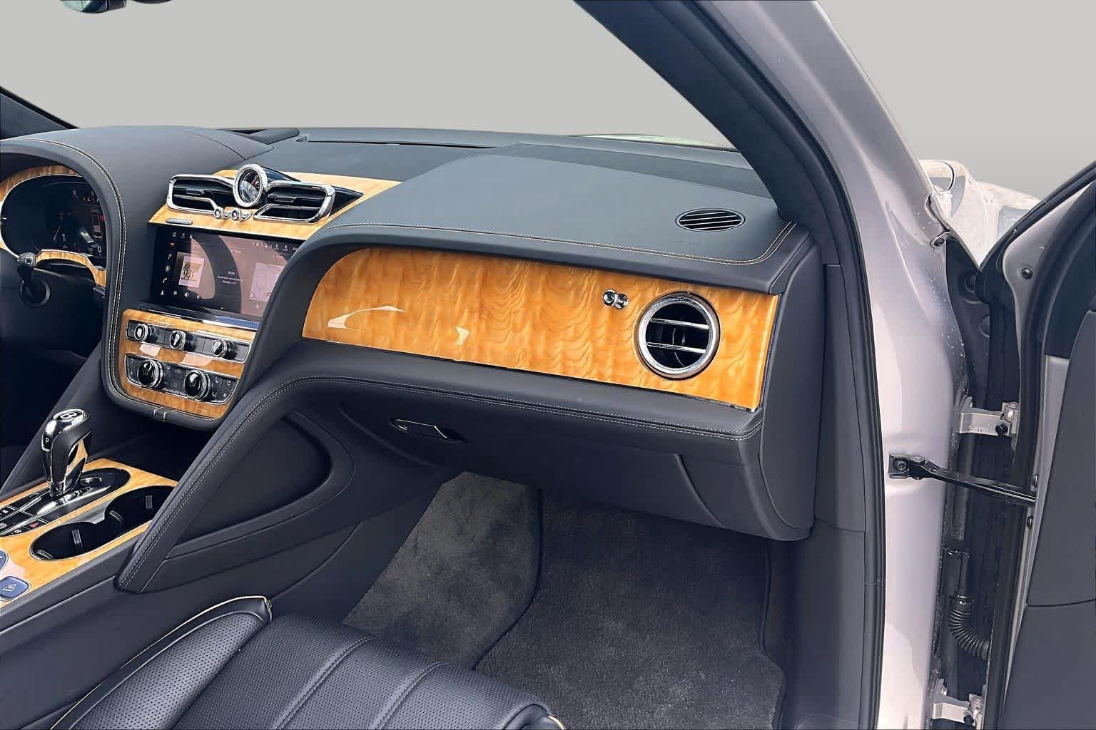 Used 2022 Bentley Bentayga AWD/4WD image 18