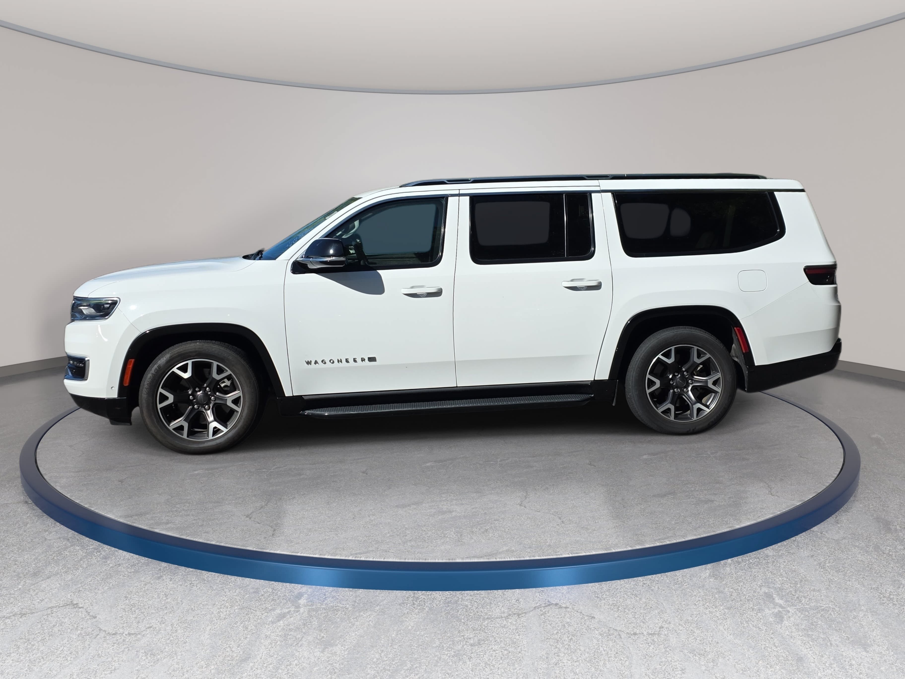 Used 2024 Jeep Wagoneer L Series III AWD/4WD image 3