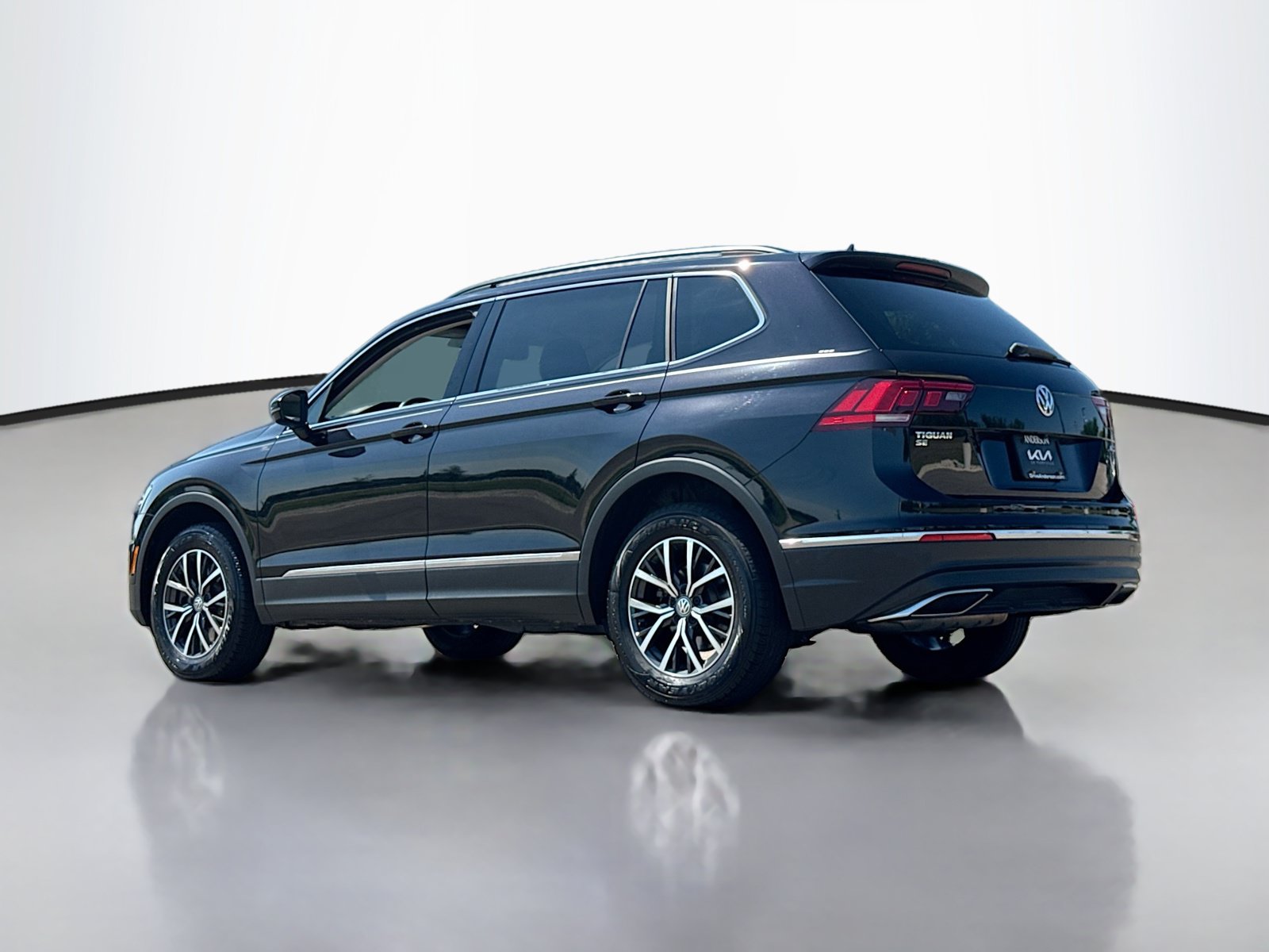 Used 2020 Volkswagen Tiguan SE AWD/4WD image 13