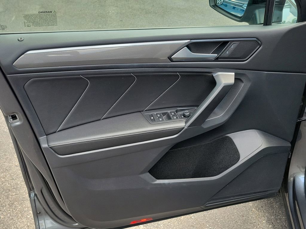 Used 2023 Volkswagen Tiguan SE R-Line image 18