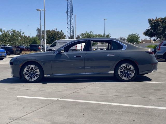 Used 2025 BMW i7 xDrive60 image 8