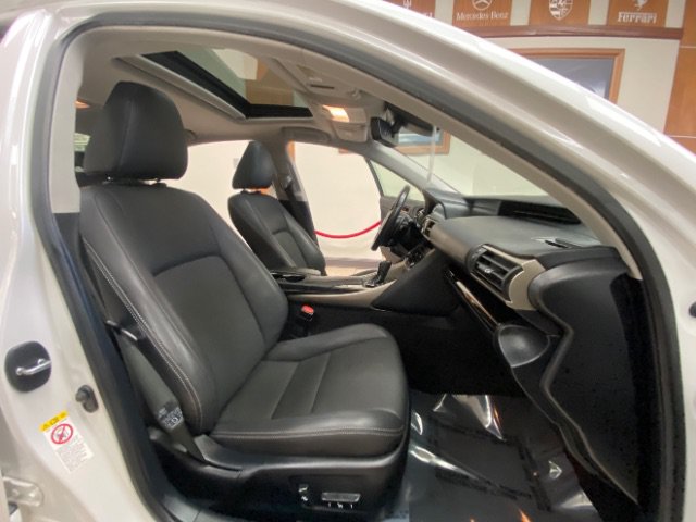 Used 2018 Lexus IS 300 AWD image 11