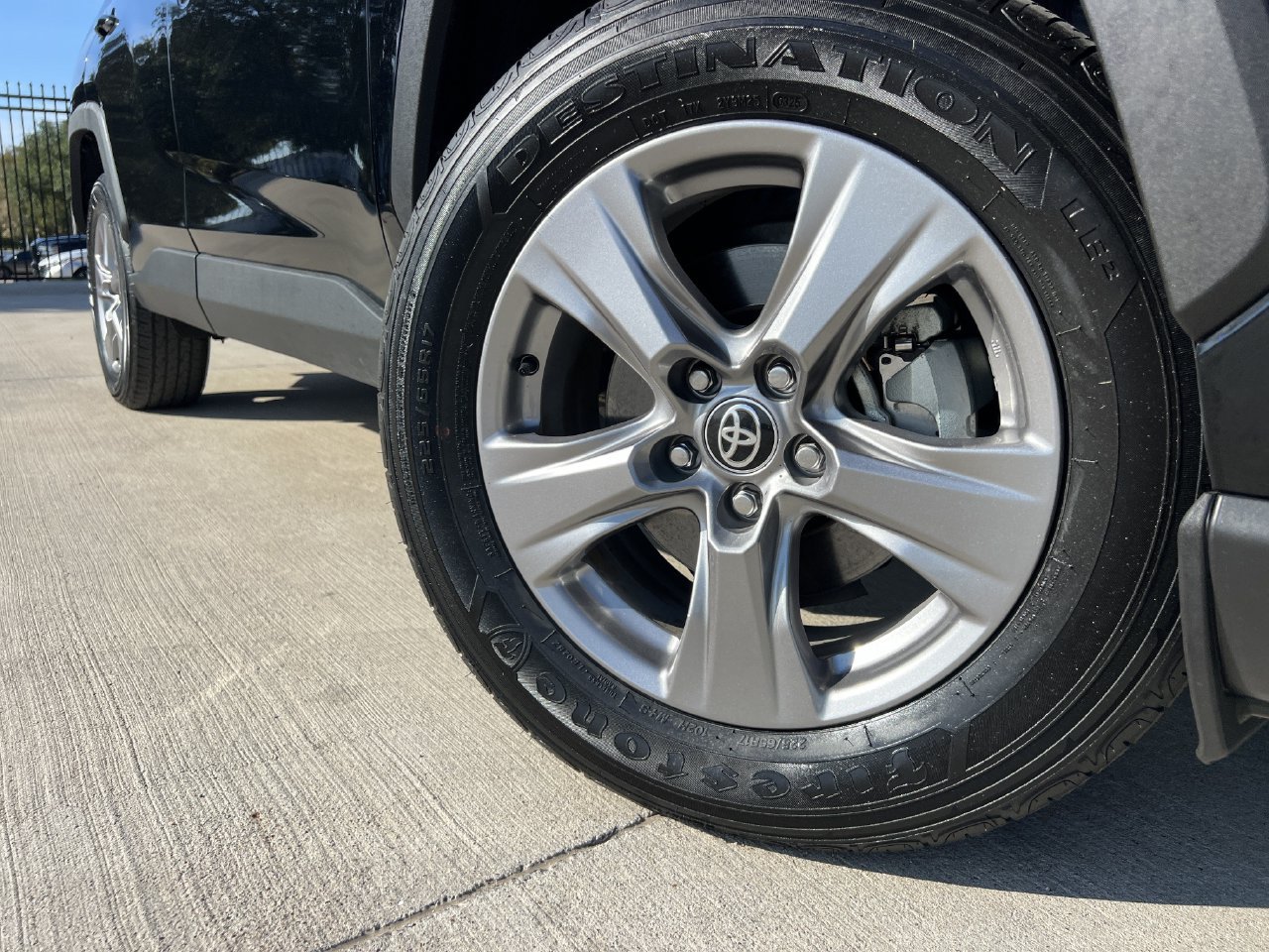 Used 2025 Toyota RAV4 XLE AWD/4WD image 6