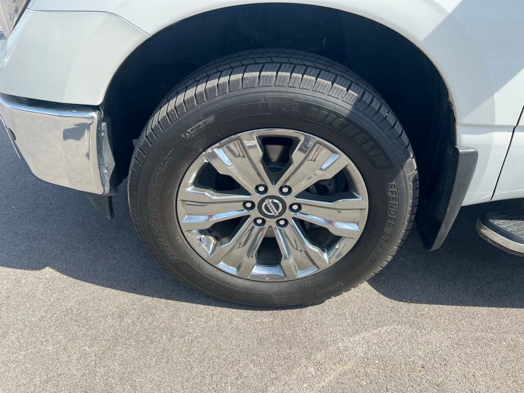 Used 2018 Nissan Titan SL w/ Chrome Package image 12
