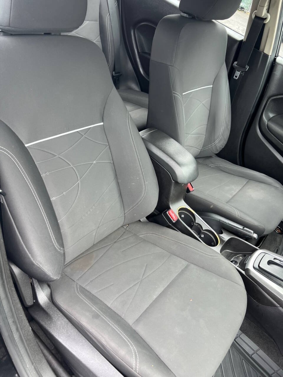 Used 2014 Ford Fiesta SE FWD image 36