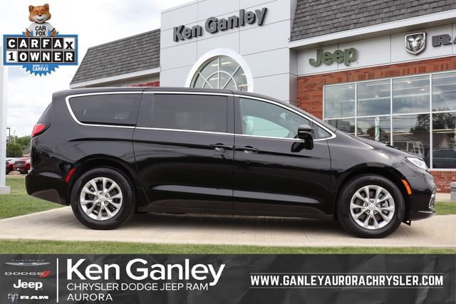 Used 2026 Chrysler Pacifica Select AWD/4WD image 1