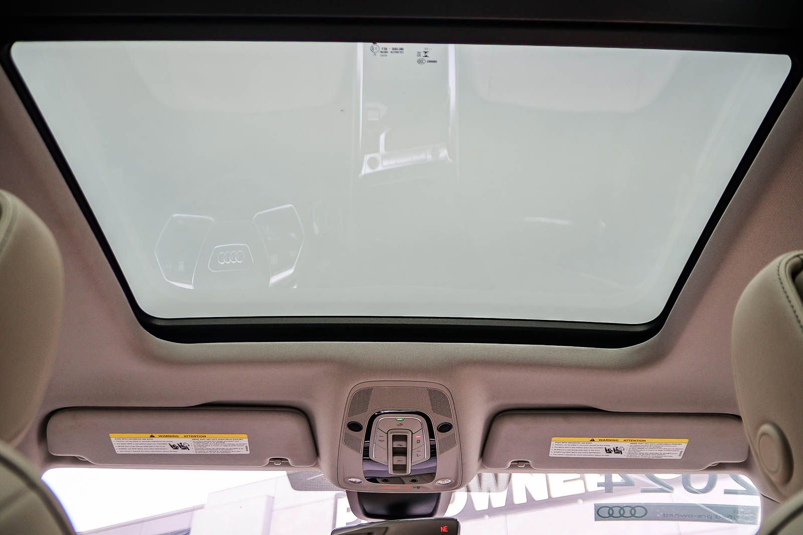 Used 2024 Audi Q8 e-tron Premium Plus image 17